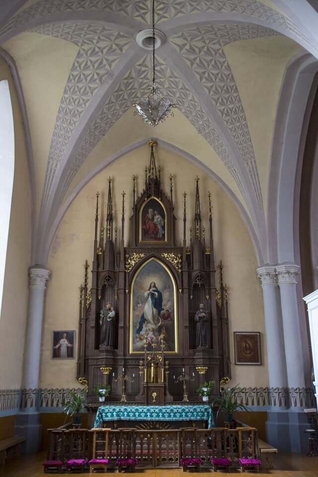 Anykščiai · bažnyčios šoninis altorius