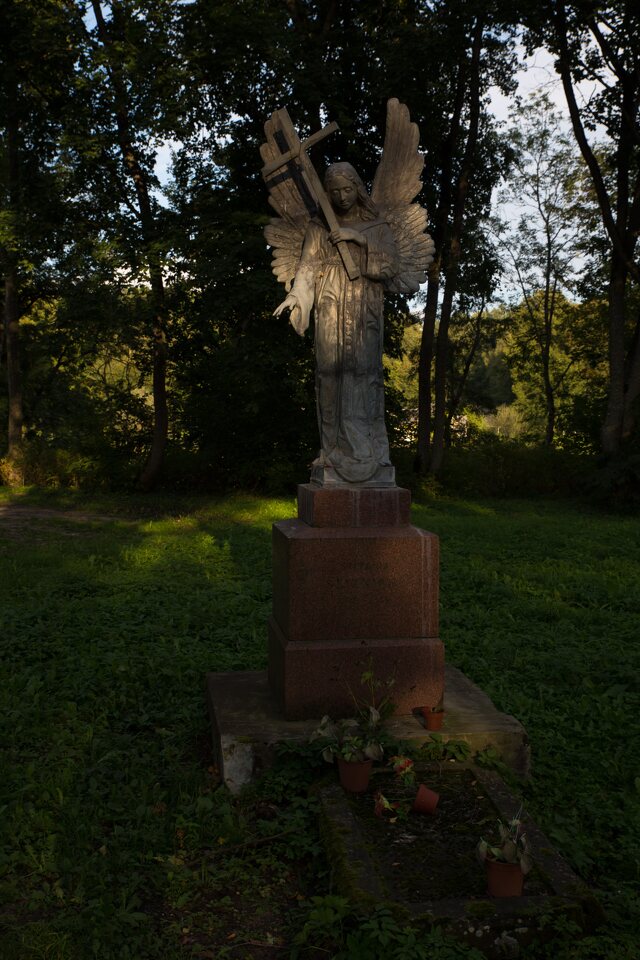 Liubavo angelas · Stefanios Slizniowos ir Teklos Rzewuskos kapo paminklo rekonstrukcija