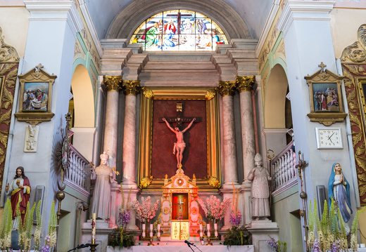 Taujėnų Šv. Kryžiaus Išaukštinimo bažnyčia · altorius