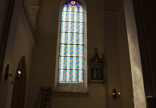 Žasliai · bažnyčios vitražinis langas
