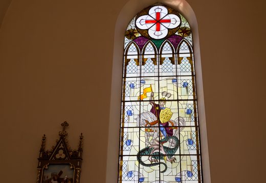 Žasliai · vitražinis langas bažnyčioje