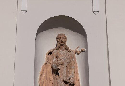 Čiobiškis · skulptūra bažnyčios fasade