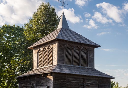 Musninkų Švč. Trejybės bažnyčia · medinė varpinė