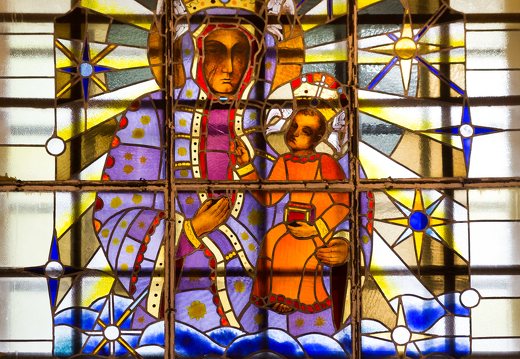 Šalčininkų Šv. apaštalo Petro bažnyčia · vitražas