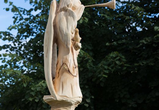 Antalieptė · medinė angelo statulėlė